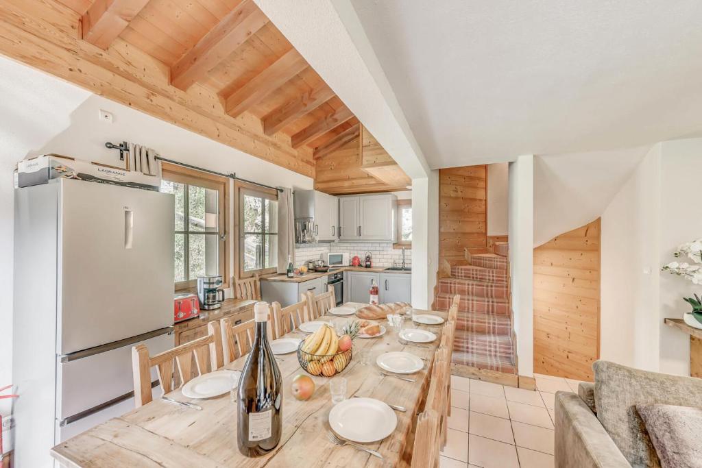 Kuchyňa alebo kuchynka v ubytovaní Chalet Josephine - Chalet - 108m² - 5 chambres, 5 salles de bain MAE-2024