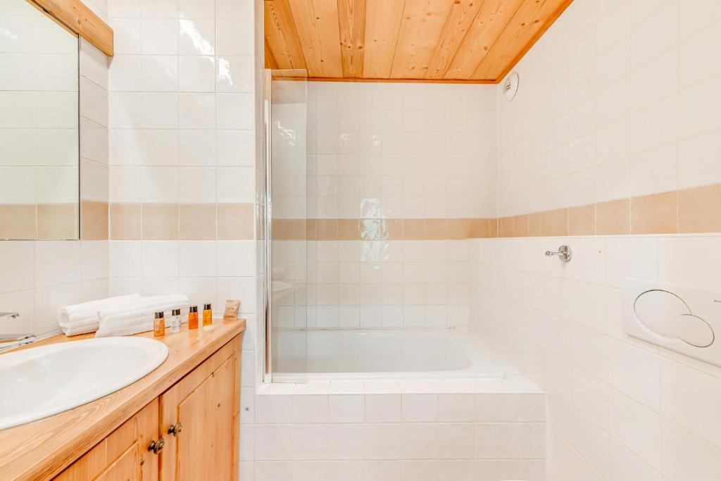 Kúpeľňa v ubytovaní Chalet Josephine - Chalet - 108m² - 5 chambres, 5 salles de bain MAE-2024