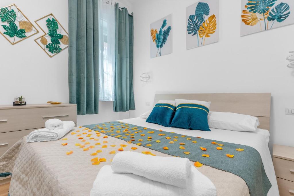 a bedroom with a bed with flowers on it at Naviglio Pop House zona Humanitas-Forum con wifi in Rozzano