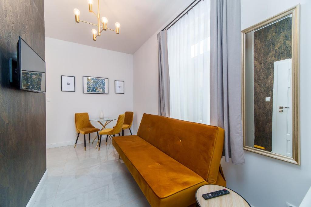 Złota 8 Apartments - 5