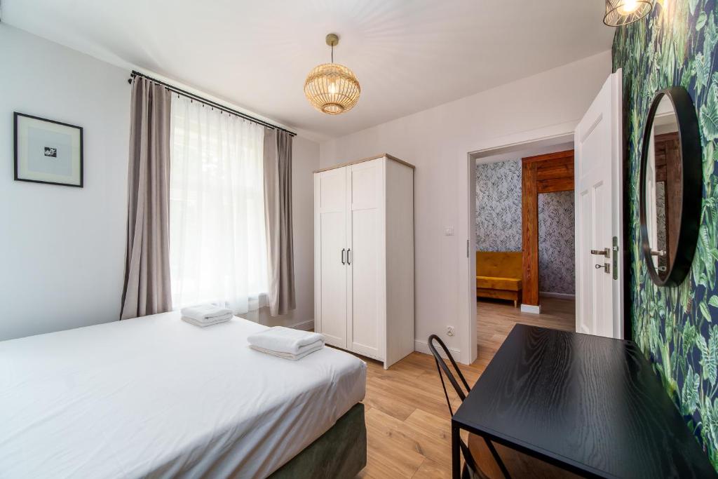 Złota 8 Apartments - 10