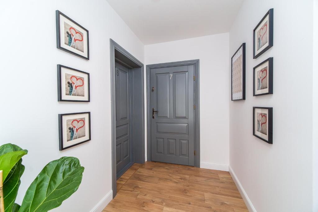 Złota 8 Apartments - 17