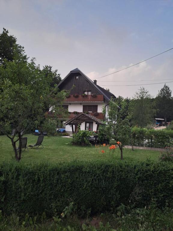 Zahrada ubytování TOMLJANOVIĆ