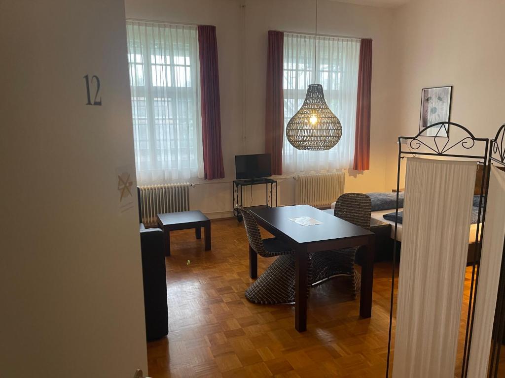 WHLIVING - Apartments & Studios in Konstanz - Studio Lit Queen-Size