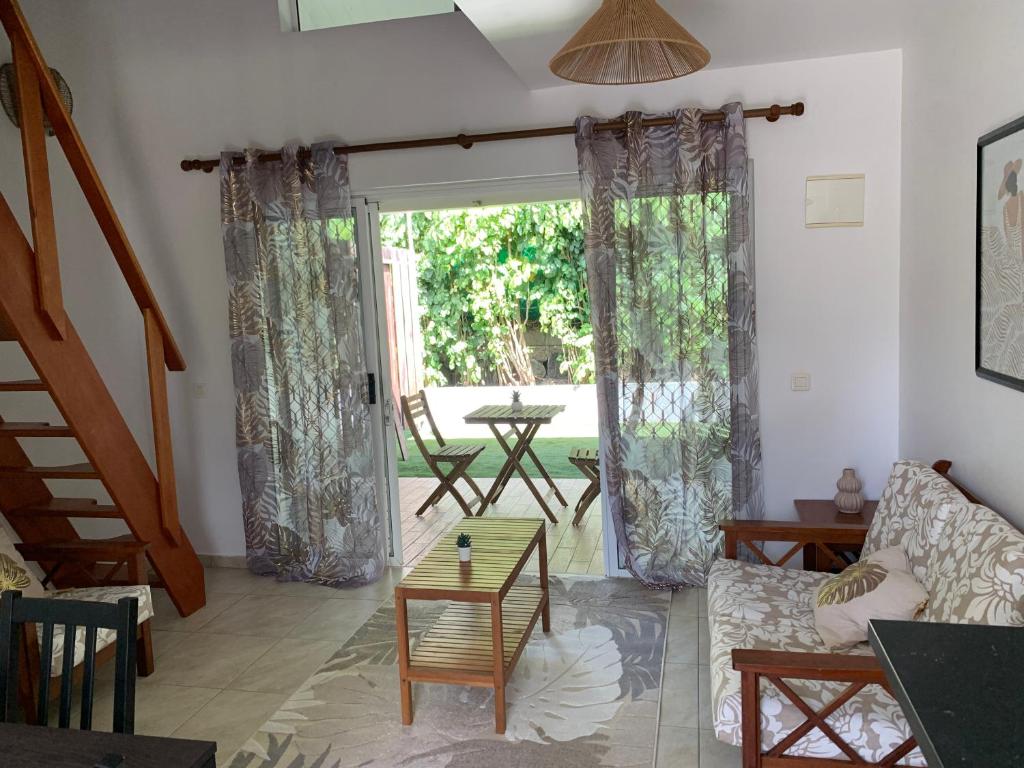 Istumisnurk majutusasutuses Tiki Ora Lodge - Tiki