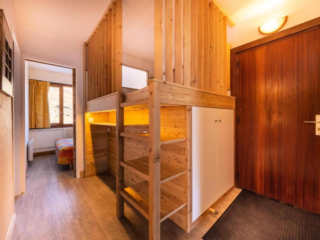 domek na drzewie z łóżkiem piętrowym w małym domku w obiekcie Résidence Bec Rouge - Appartement spacieux·Skis aux pieds·Balcon MAE-9464 w mieście Tignes