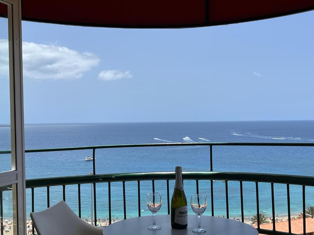 海景或在公寓看到的海景
