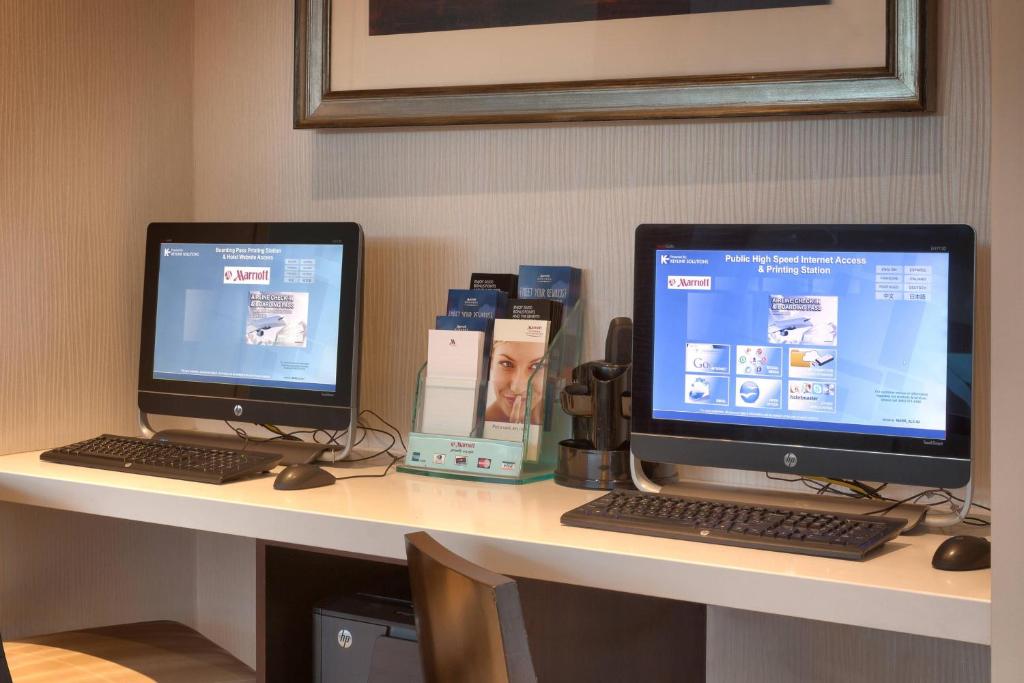 Televiisor ja/või meelelahutuskeskus majutusasutuses Salt Lake City Marriott University Park