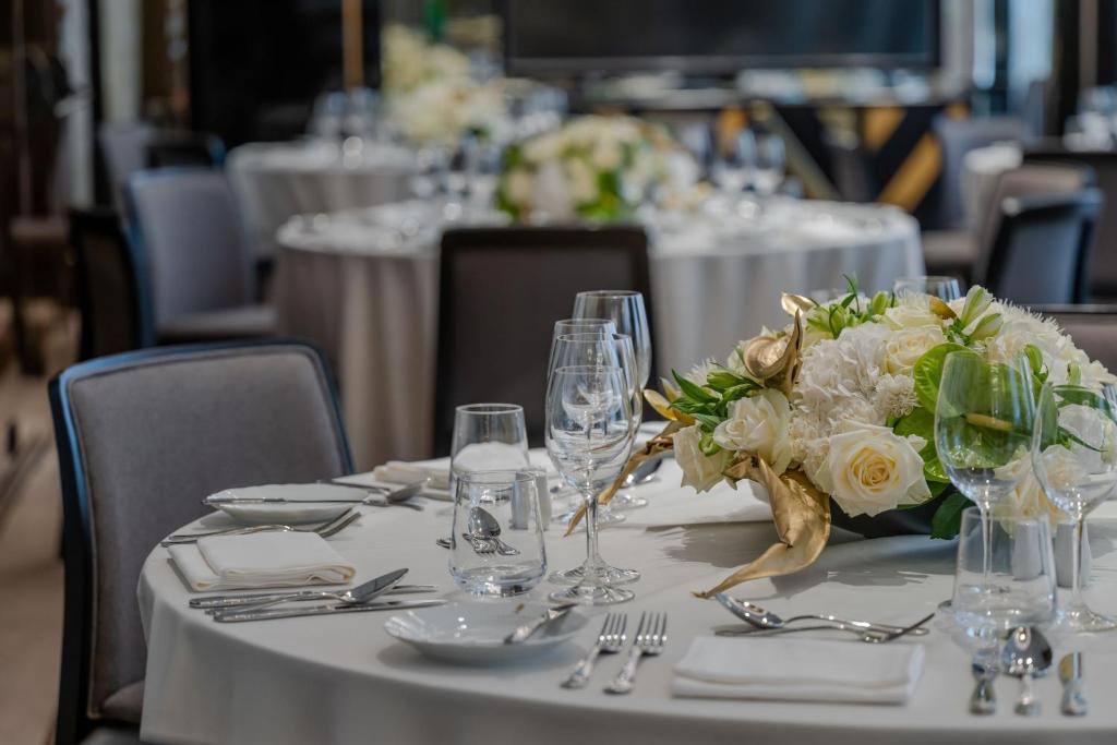 Reštaurácia alebo iné gastronomické zariadenie v ubytovaní Matild Palace, a Luxury Collection Hotel