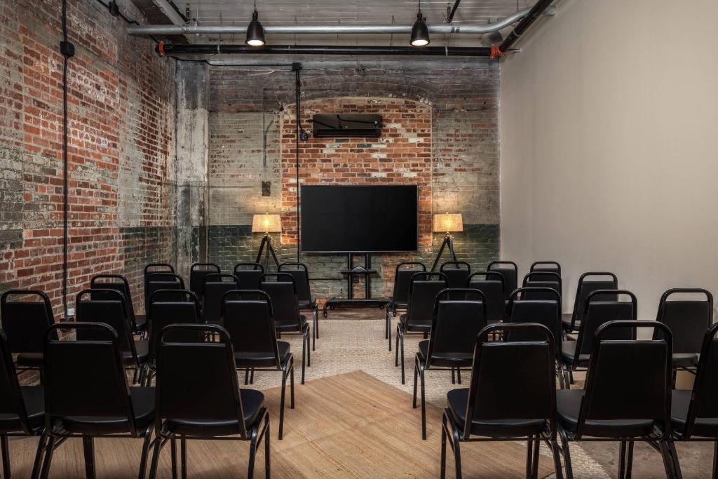 Moxy Chattanooga Downtown photo
