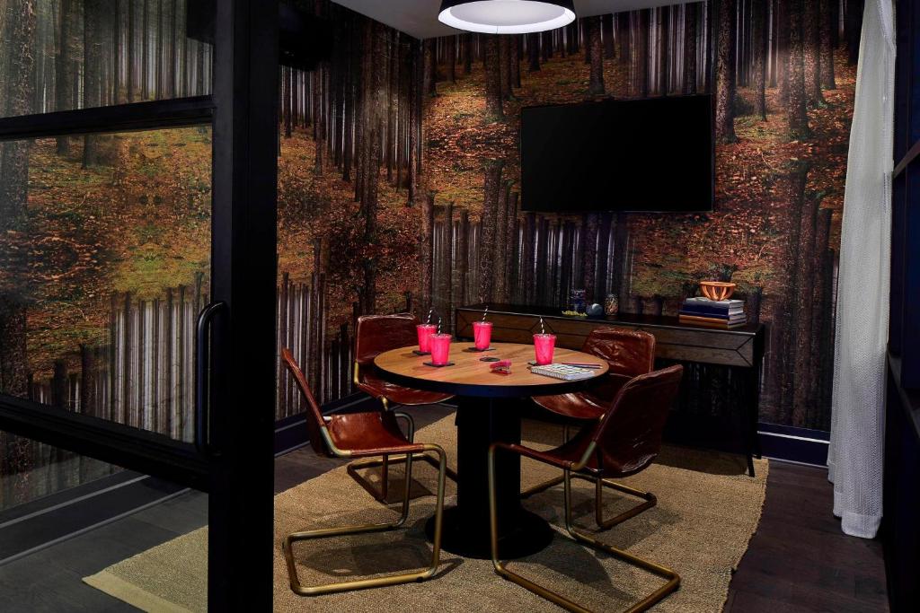 Moxy Chattanooga Downtown photo