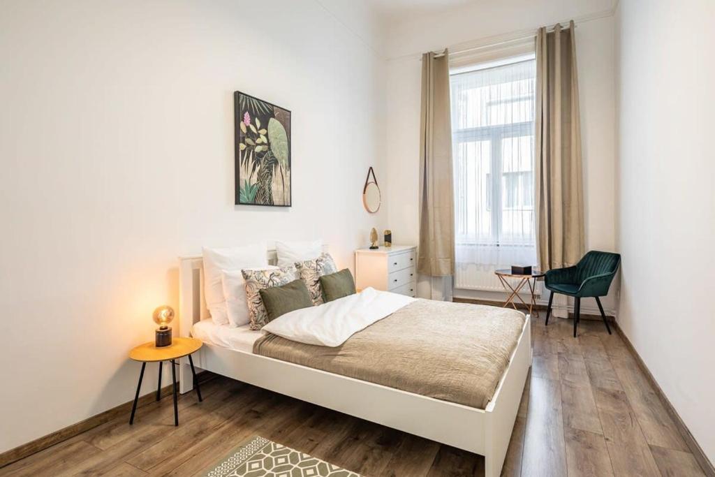 Very Central Large Home with Air Conditioning 1072 Budapest, Rákóczi út 22 kép - 1