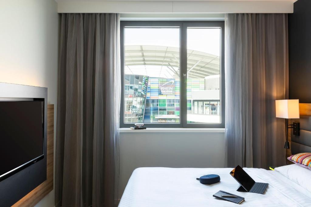 Postel nebo postele na pokoji v ubytování Moxy Ludwigshafen
