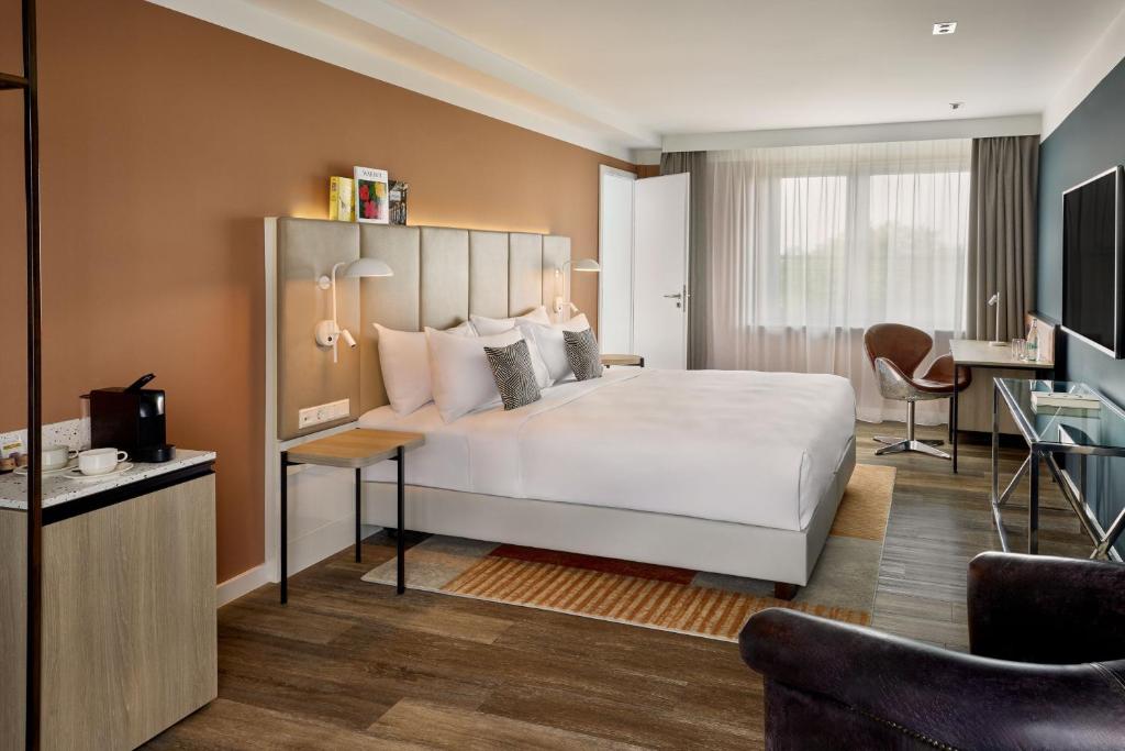 the Deutz, a Tribute Portfolio Hotel - Executive King Room With City View