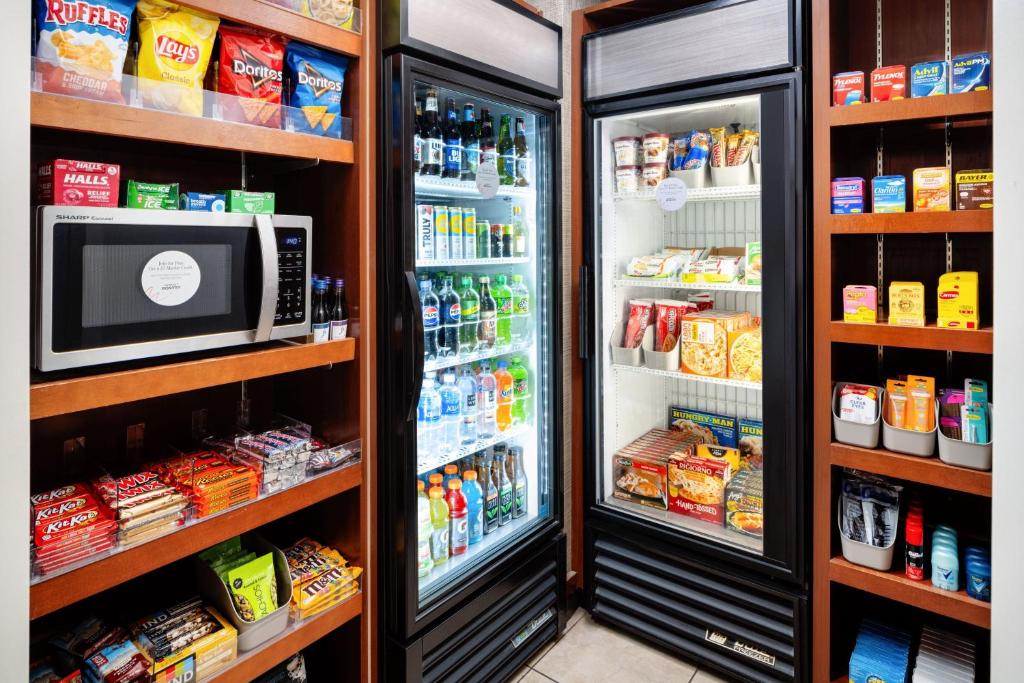 Supermarket nebo jiné obchody v  hotelu nebo okolí