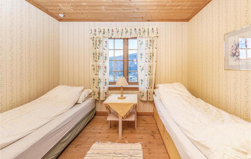 Postel nebo postele na pokoji v ubytování Lovely Home In Marifjøra With Wifi