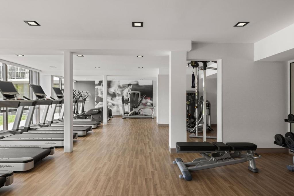Fitness centrum a/nebo fitness zařízení v ubytování Marriott Saddle Brook