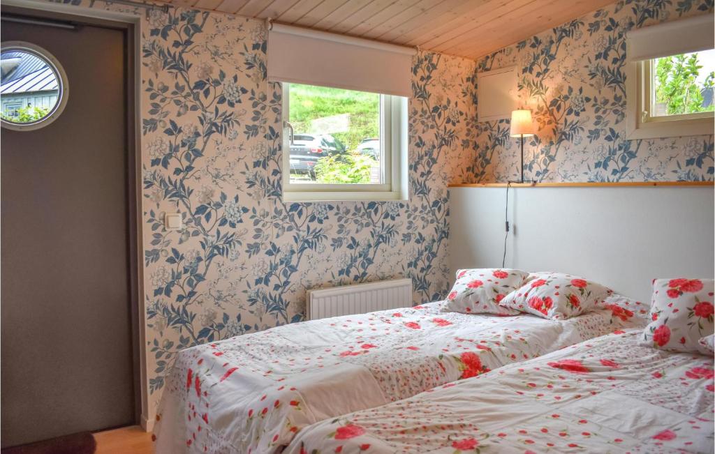 Postel nebo postele na pokoji v ubytování Stunning Home In Simrishamn With Wifi