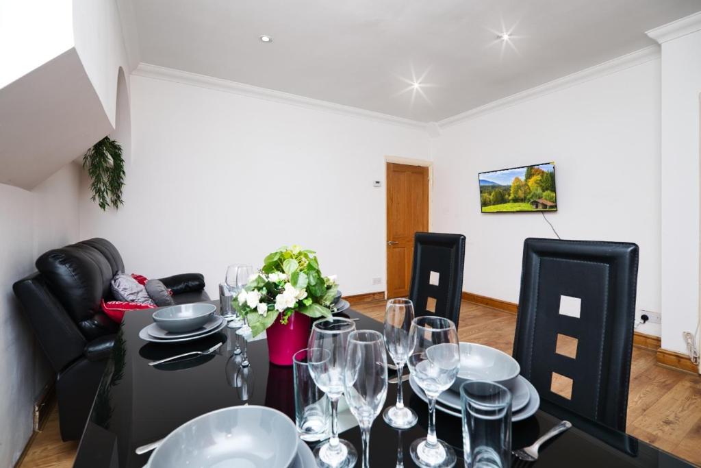 Χώρος καθιστικού στο Immaculate Condition 3 Bed En-Suite Refurbished House