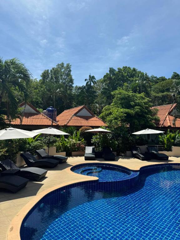 Bazén v ubytování Boonya Resort Koh Chang nebo v jeho okolí
