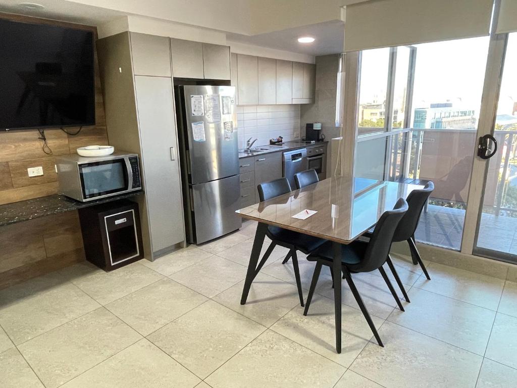 Kuchyň nebo kuchyňský kout v ubytování Honeysuckle Executive Apartments