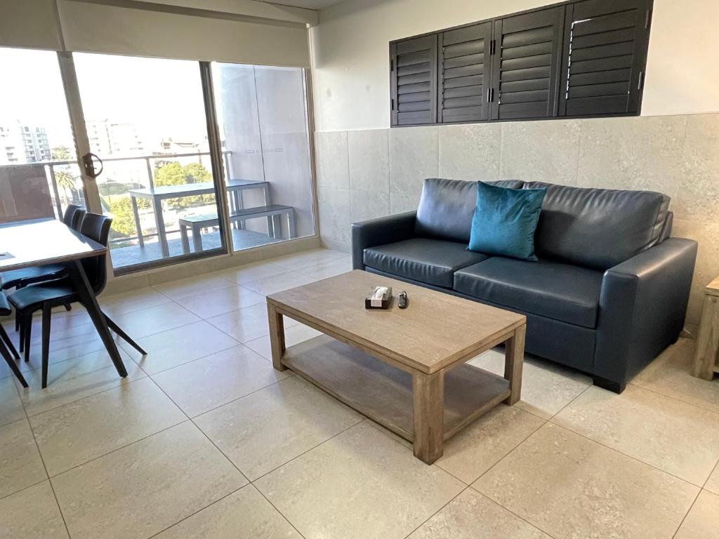 Posezení v ubytování Honeysuckle Executive Apartments