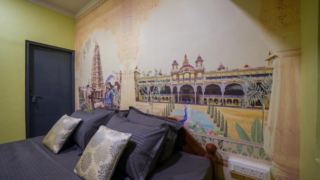 Postel nebo postele na pokoji v ubytování Trippr Mysuru