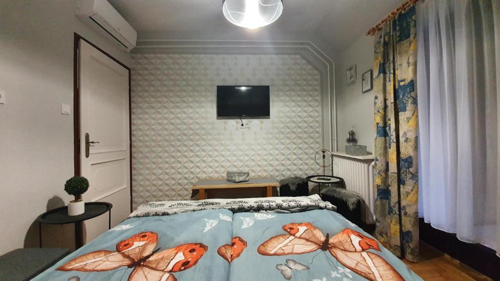 TV a/nebo společenská místnost v ubytování Ágnes Vendégházak Siófok-apartman 2