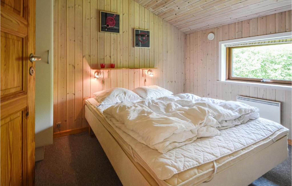Postel nebo postele na pokoji v ubytování Awesome Home In Tarm With Sauna