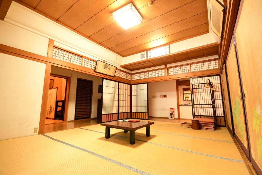 Stolní tenis v ubytování Koyasan Shukubo Fugenin nebo okolí