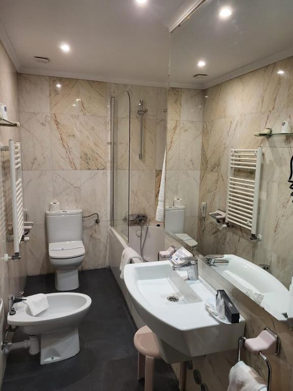 Koupelna v ubytování Hotel Leonor Mirón