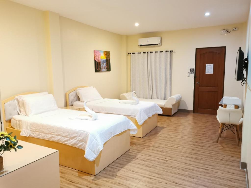 Postel nebo postele na pokoji v ubytování Acrige Apartelle at heart of Bogo City, Cebu