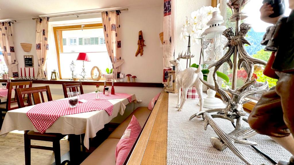 Posezení v ubytování Hotel Restaurant Amadeus - inclusive Skipass und vieles mehr