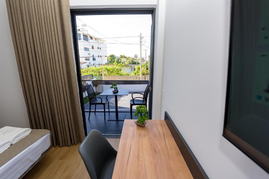 Balkón nebo terasa v ubytování Kevin's ApartHotel