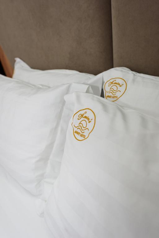 Postel nebo postele na pokoji v ubytování Kevin's ApartHotel