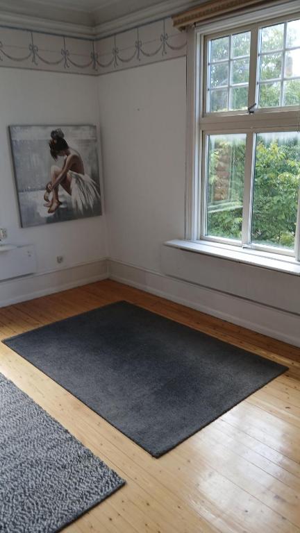 Fotografie z fotogalerie ubytování Stenrös Smögen Centralt, stora rum v destinaci Smögen