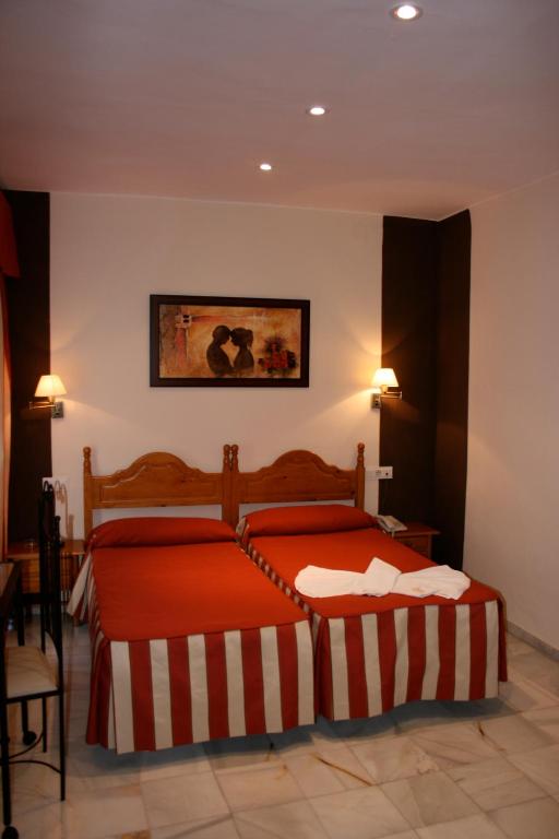 Postel nebo postele na pokoji v ubytování Hostal la Fuente