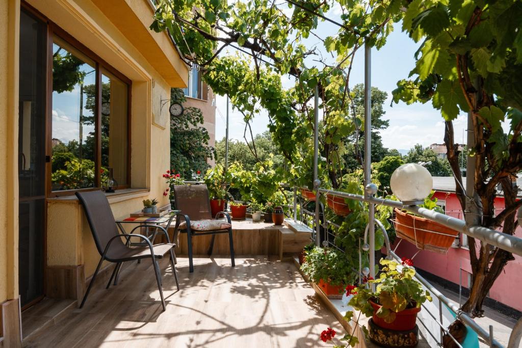 Cozy apartment - green terrace