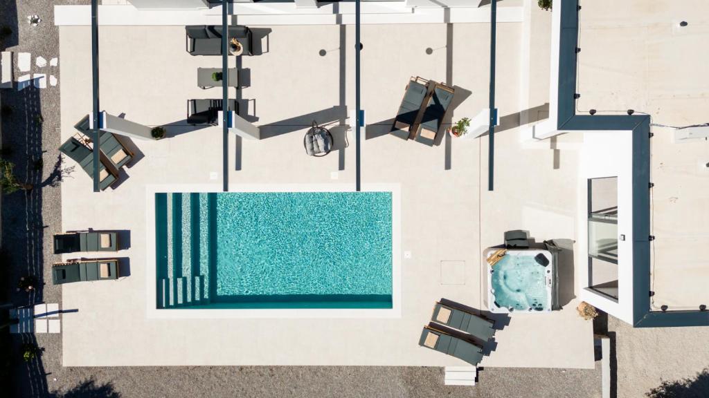 an overhead view of a swimming pool in a building at Villa Thora in Podorljak