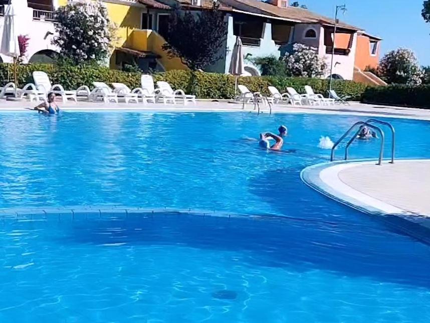Bazén v ubytování Casa GIO' GIO' Borgo San Basilio nebo v jeho okolí