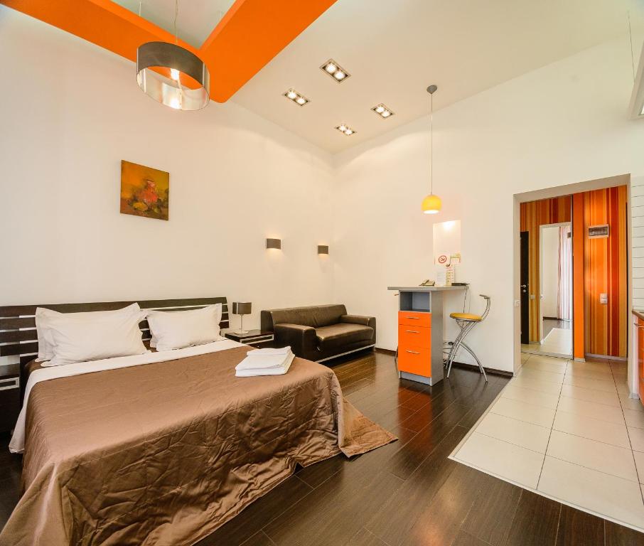 Partner Guest House Saksahans'koho - Bright Orange Studio Apartment With Balcony And Jaсuzzi - Saksahanskogo Street 12a