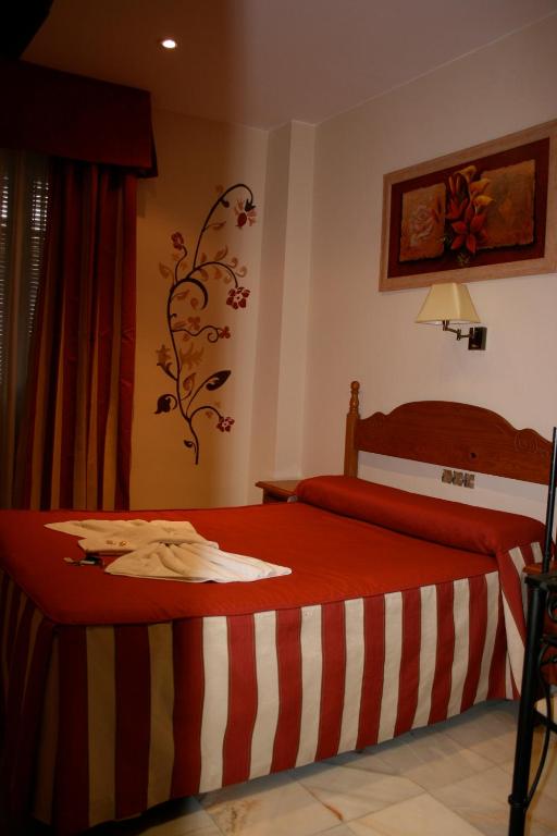 Postel nebo postele na pokoji v ubytování Hostal la Fuente
