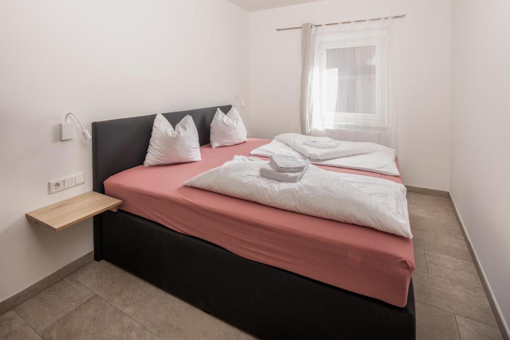 Postel nebo postele na pokoji v ubytování Mentenwirt Pension&Appartements
