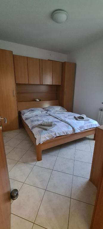 Postel nebo postele na pokoji v ubytování Apartments STRUNAJN