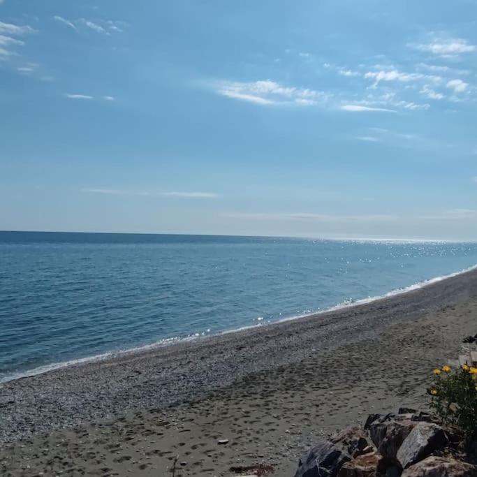 Gallery image of Villa Kiki by the beach! in Kókkinon Nerón