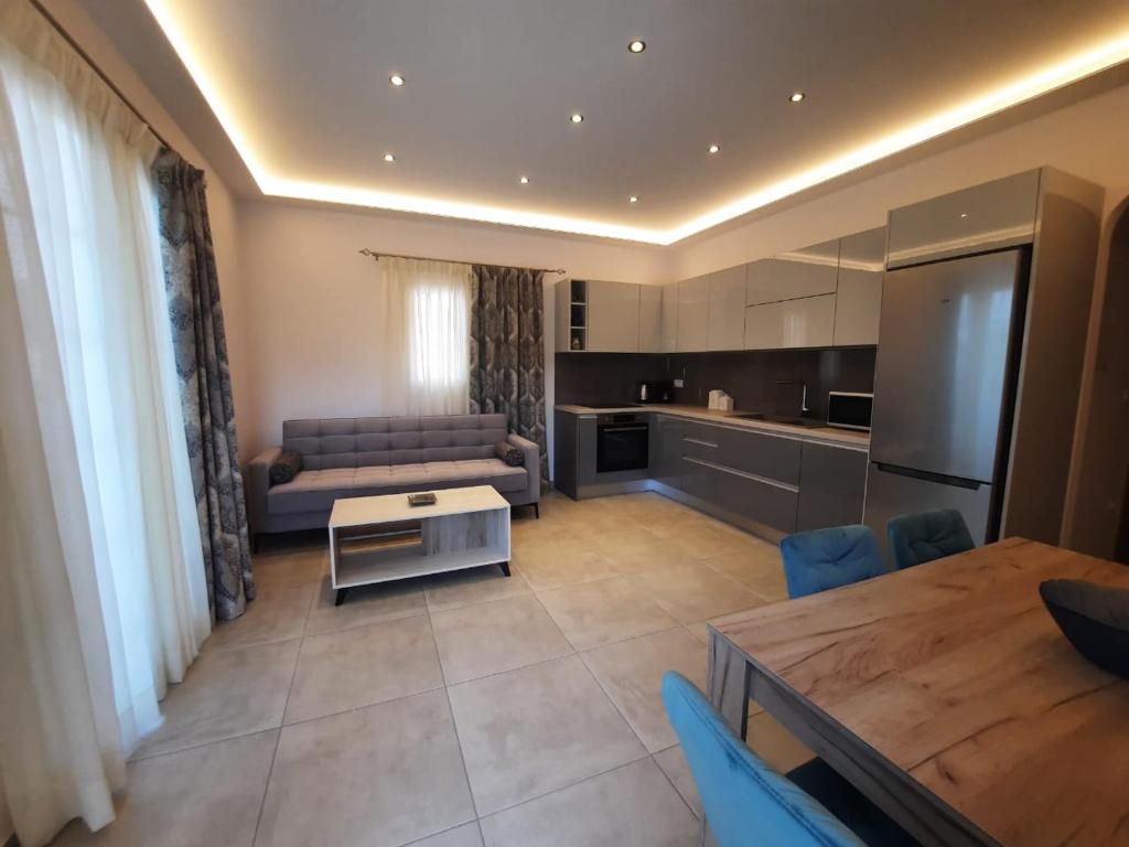 Posezení v ubytování Petros Apartment Acharavi
