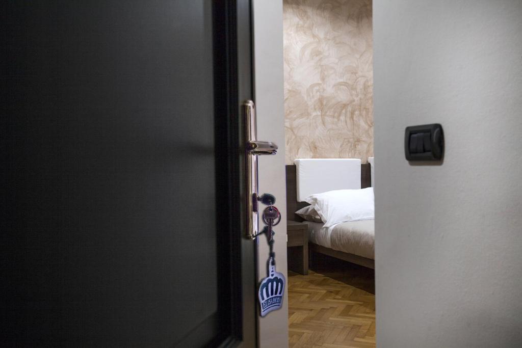 Postel nebo postele na pokoji v ubytování Guesthouse Vittoria Rooms - the Original since 2015