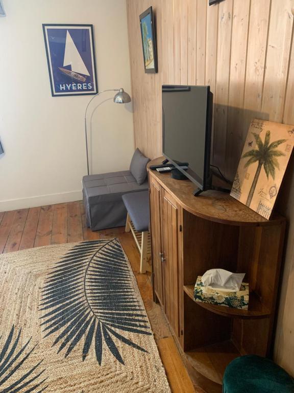 TV a/nebo společenská místnost v ubytování Cookie home
