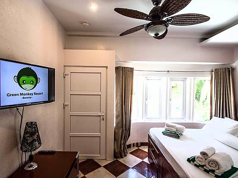 Postel nebo postele na pokoji v ubytování Green Monkey Resort Boracay