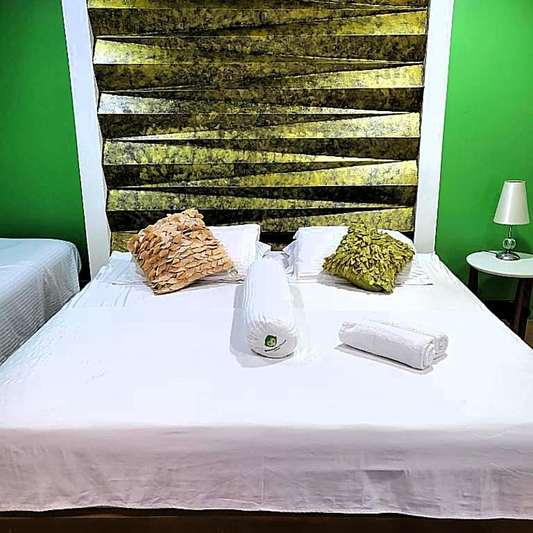 Postel nebo postele na pokoji v ubytování Green Monkey Resort Boracay